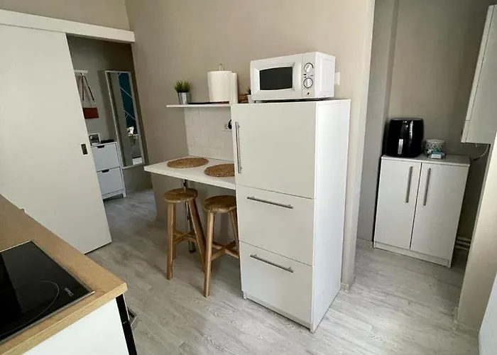 Demure Terrace Apartament